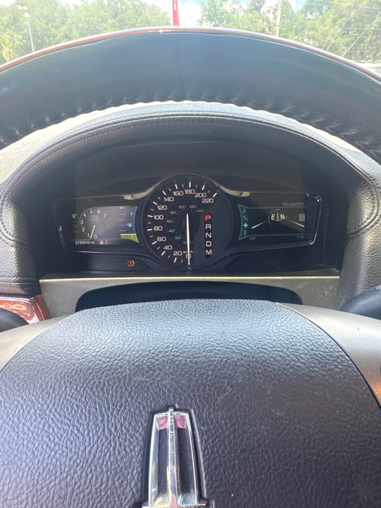 Photo 11 of this LINCOLN MKX