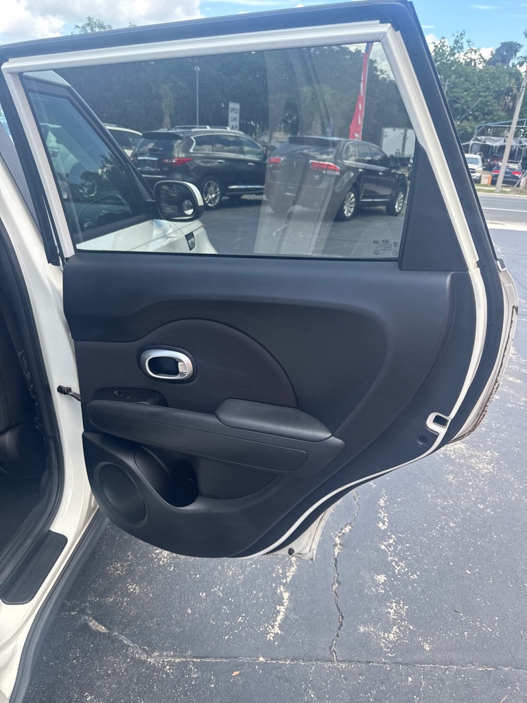 Photo 15 of this KIA SOUL