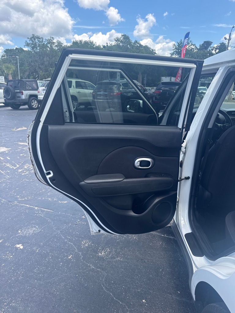 Photo 12 of this KIA SOUL