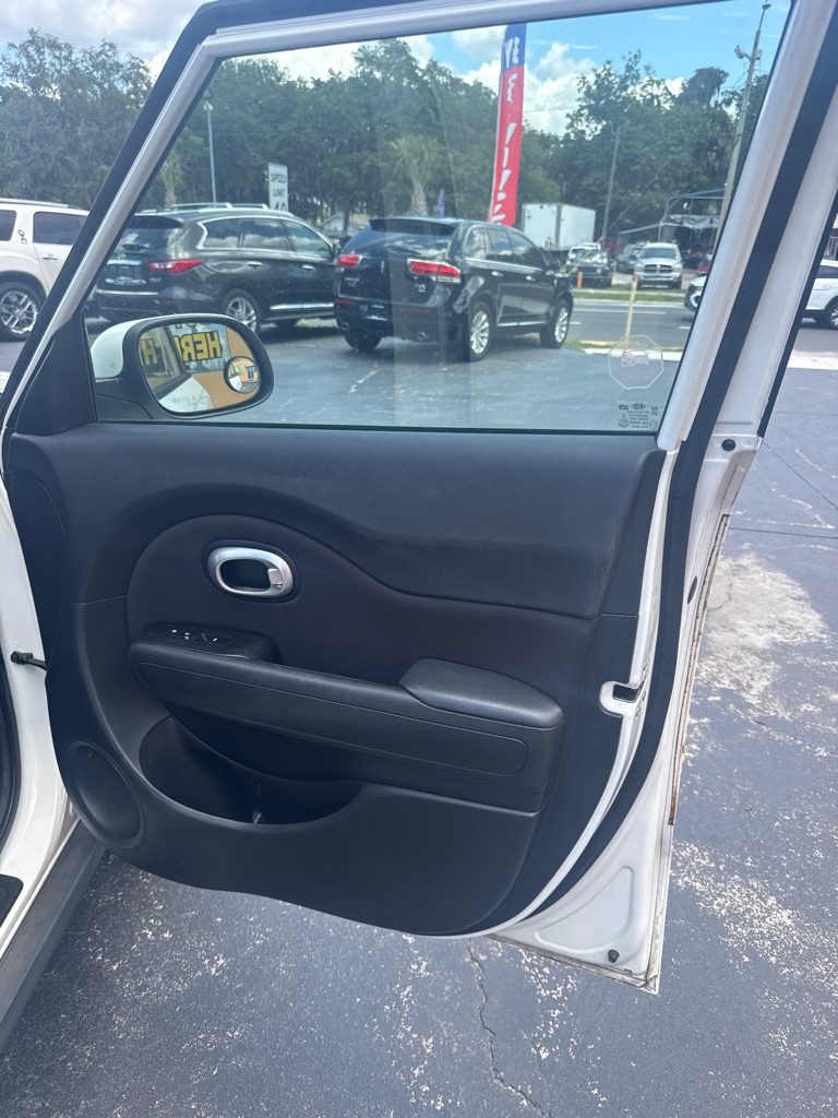Photo 17 of this KIA SOUL