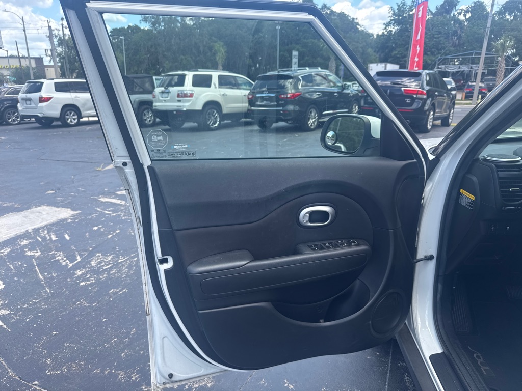 Photo 10 of this KIA SOUL