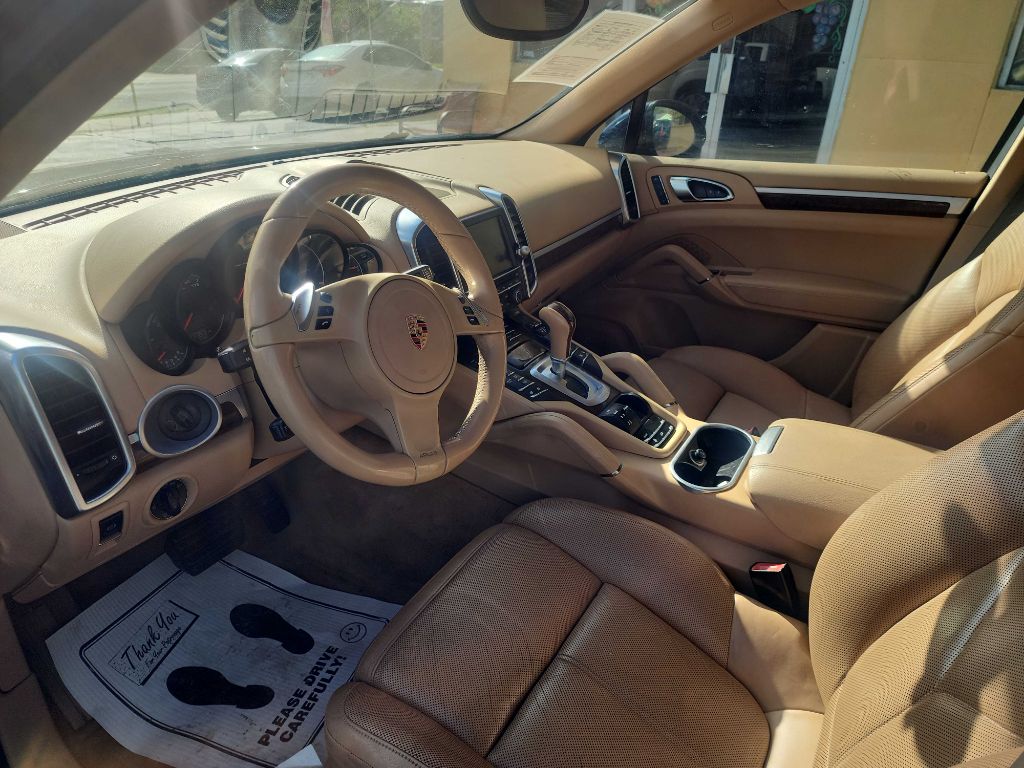 Photo 9 of this PORSCHE CAYENNE