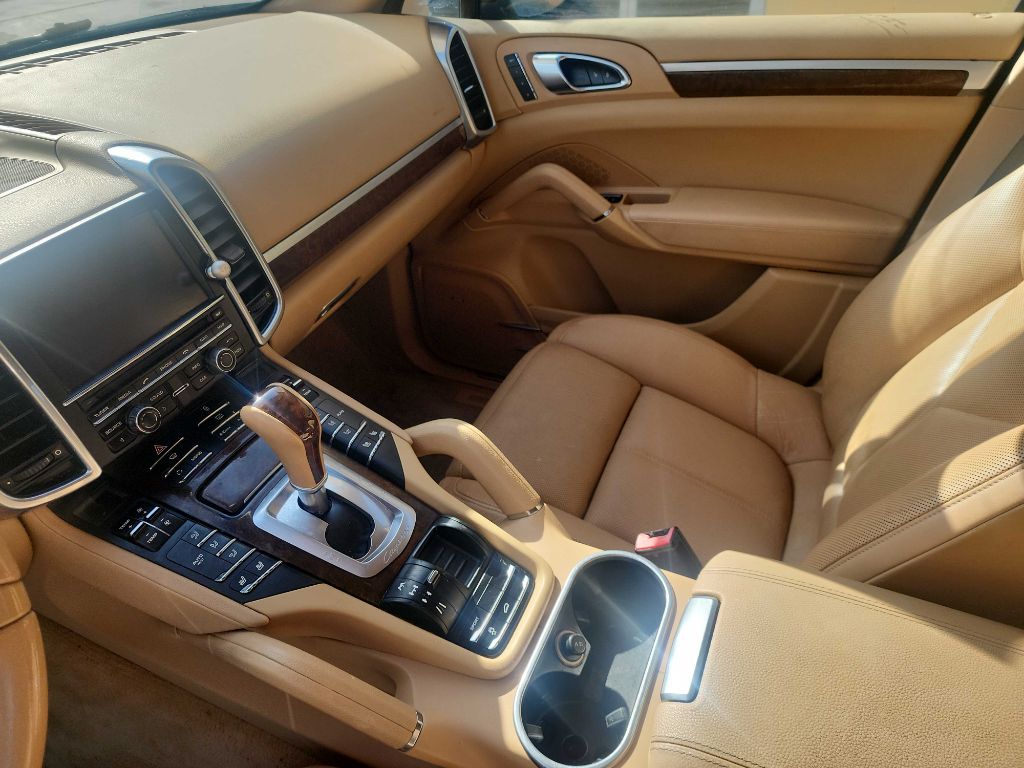 Photo 11 of this PORSCHE CAYENNE
