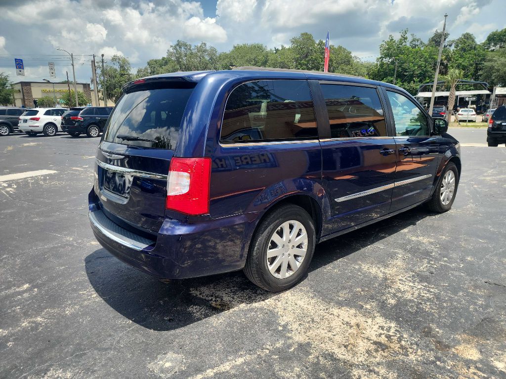Photo 3 of this CHRYSLER TOWN & COUNTRY