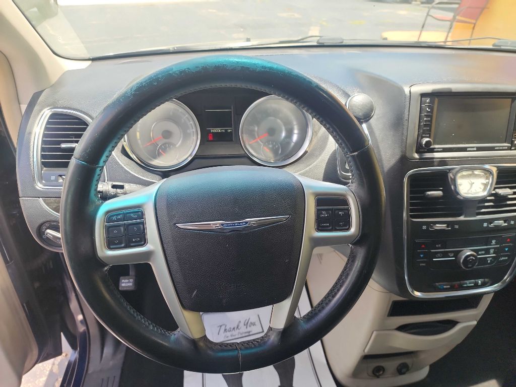 Photo 8 of this CHRYSLER TOWN & COUNTRY