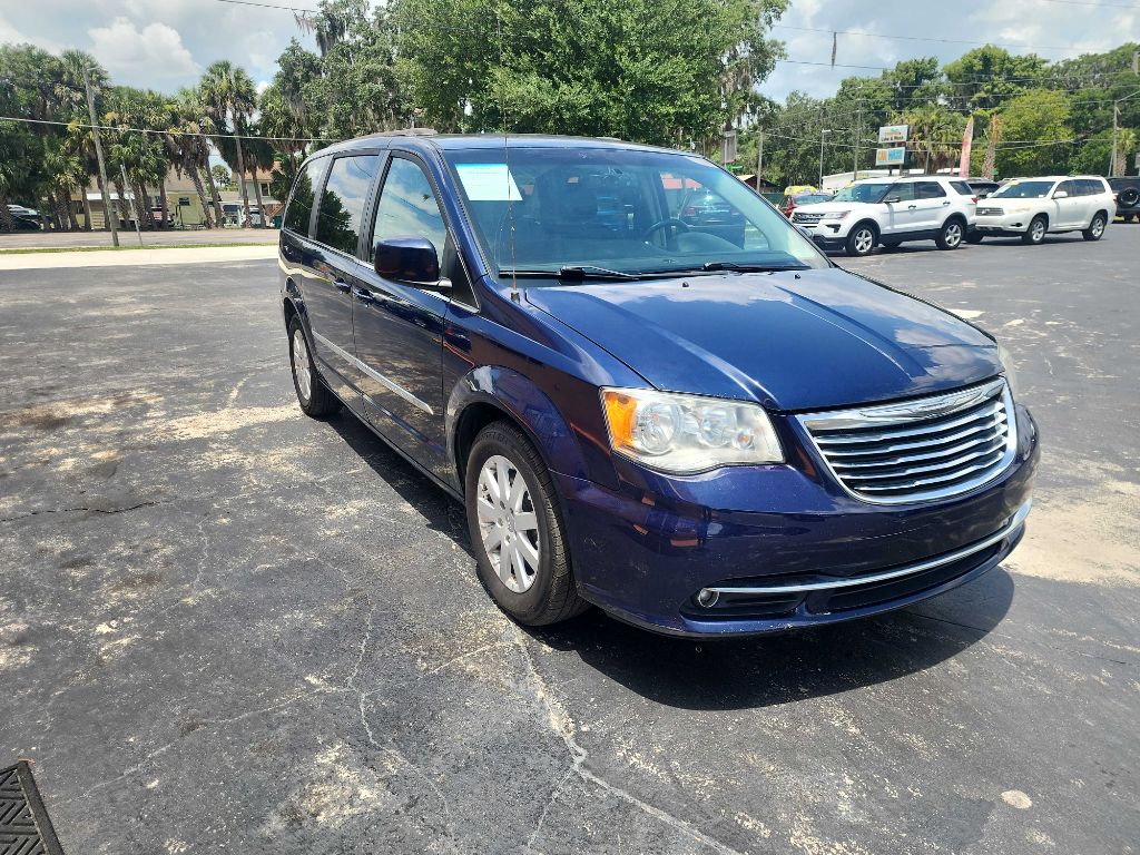 Photo 5 of this CHRYSLER TOWN & COUNTRY