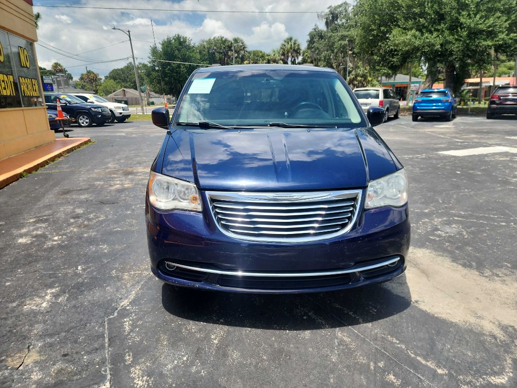 Photo 6 of this CHRYSLER TOWN & COUNTRY