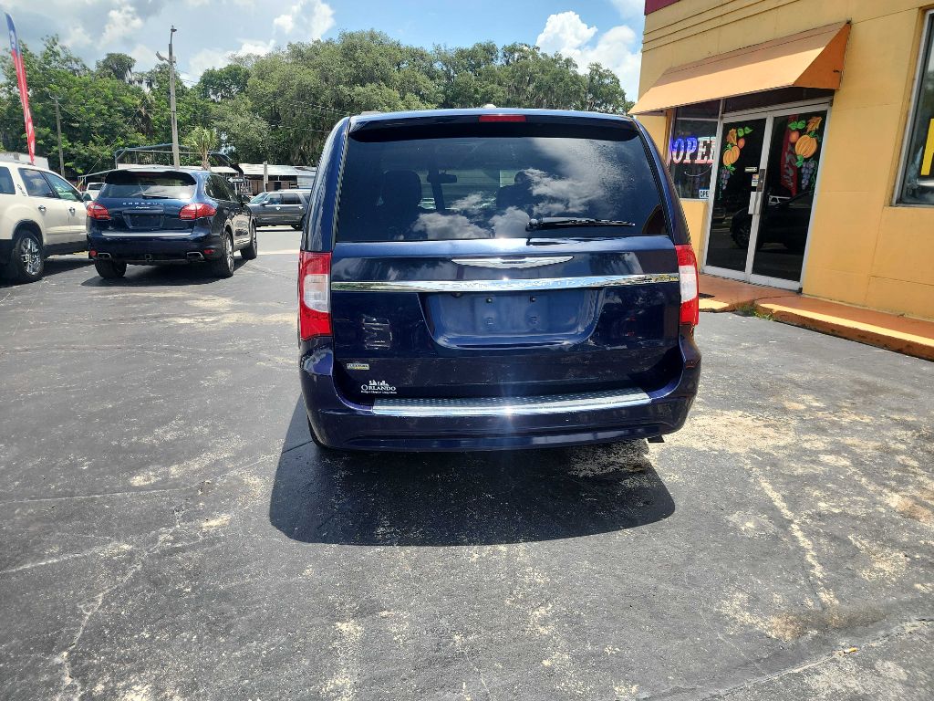 Photo 4 of this CHRYSLER TOWN & COUNTRY