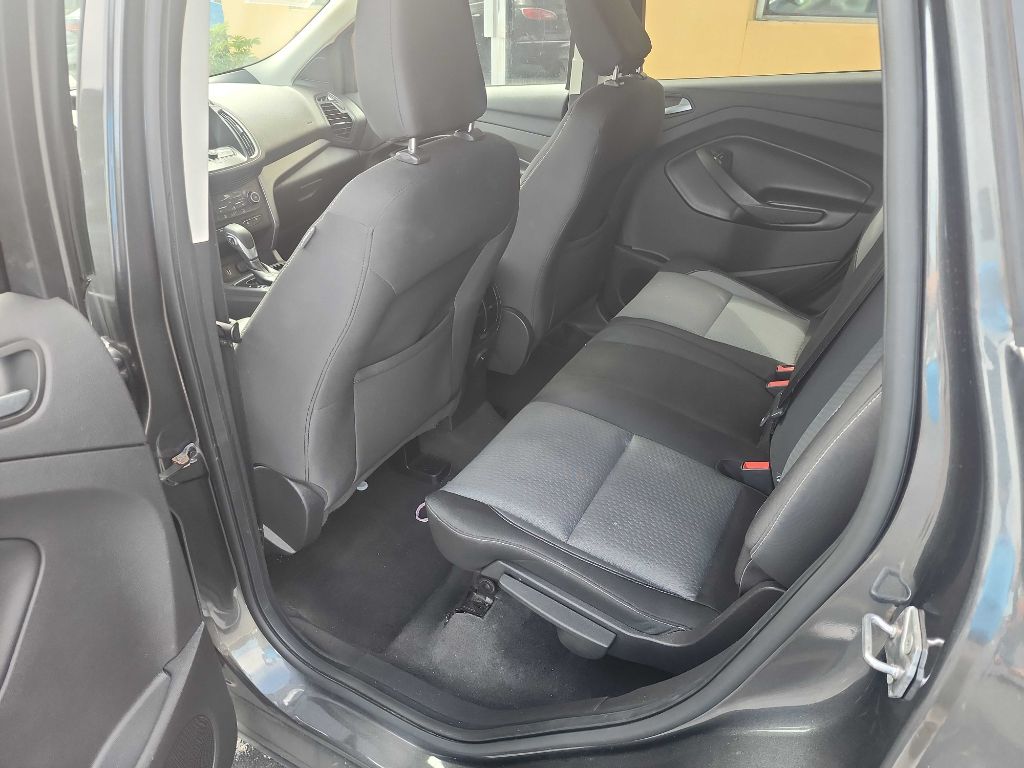 Photo 10 of this FORD ESCAPE