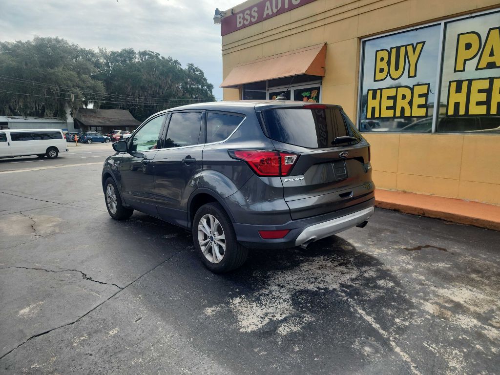 Photo 5 of this FORD ESCAPE