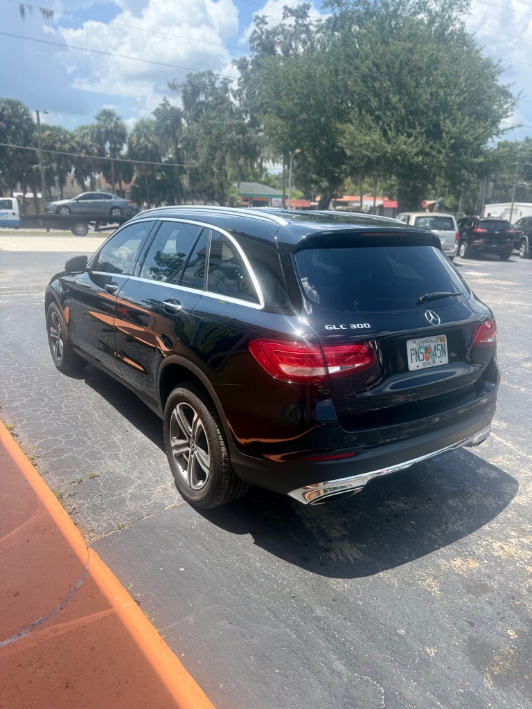 Photo 5 of this MERCEDES-BENZ GLC