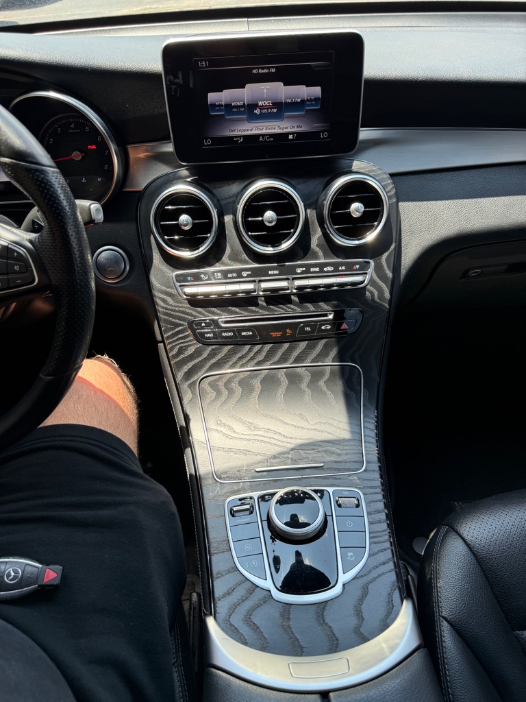 Photo 9 of this MERCEDES-BENZ GLC