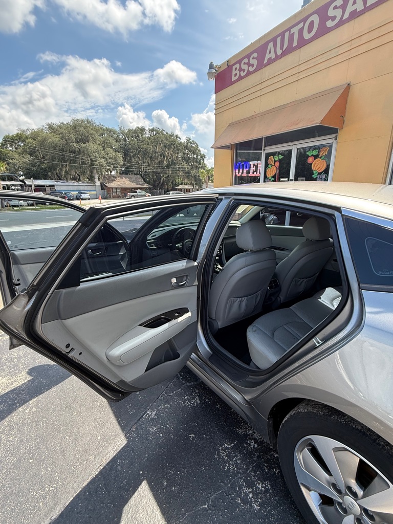 Photo 11 of this KIA OPTIMA