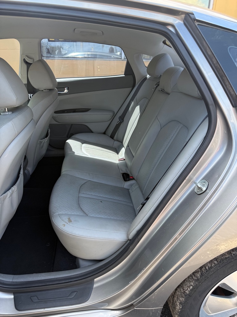 Photo 10 of this KIA OPTIMA