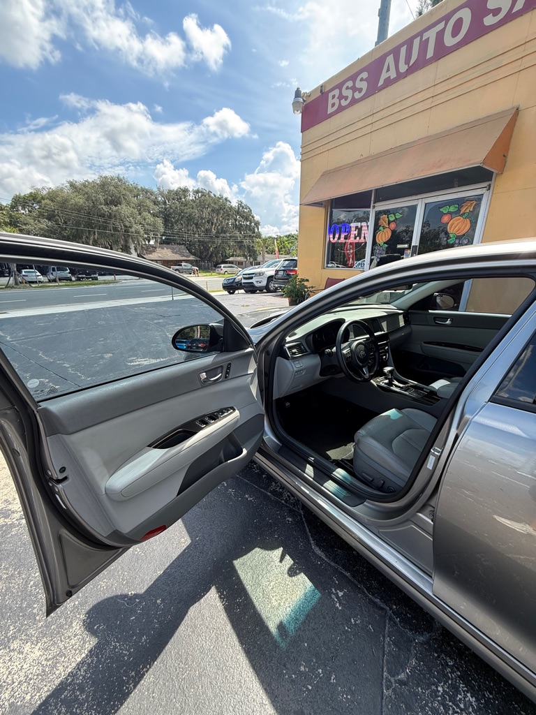 Photo 9 of this KIA OPTIMA