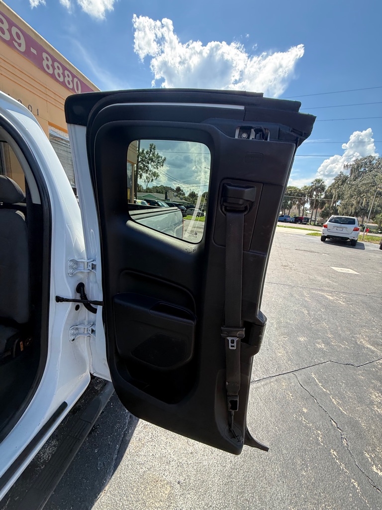 Photo 15 of this CHEVROLET COLORADO