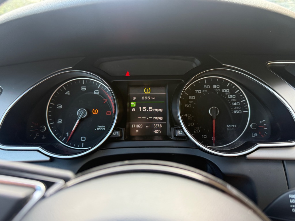 Photo 10 of this AUDI A5