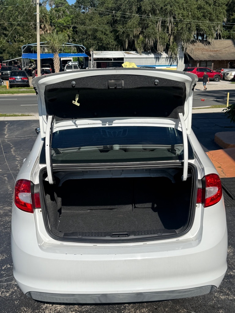 Photo 15 of this FORD FIESTA