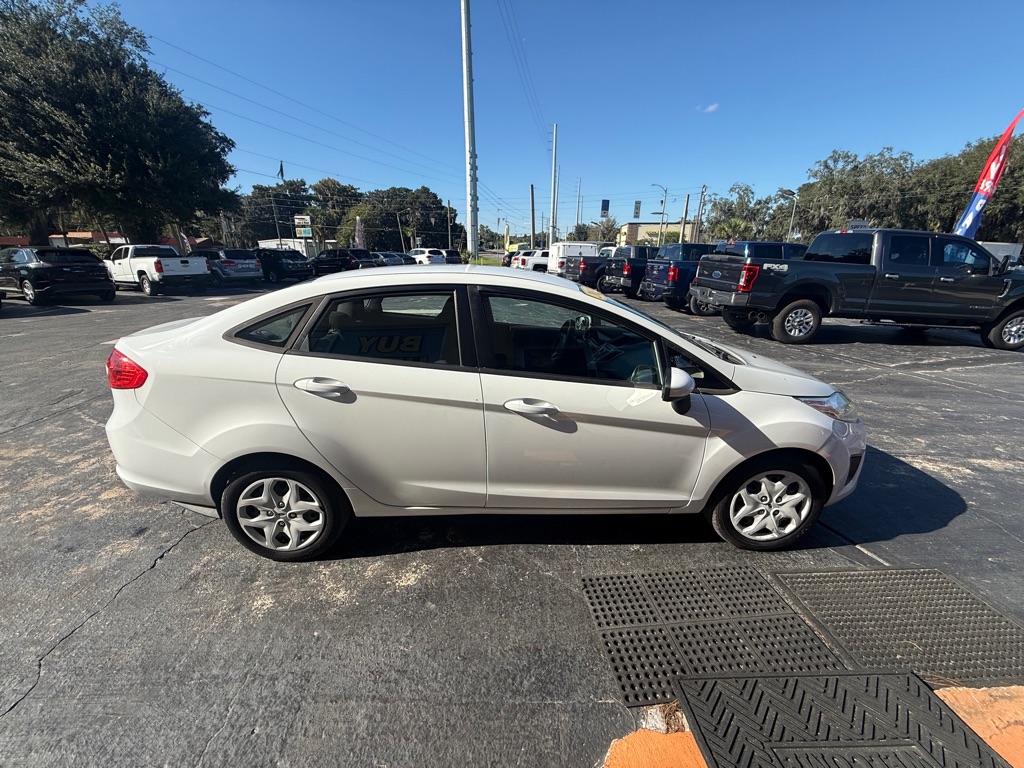 Photo 4 of this FORD FIESTA