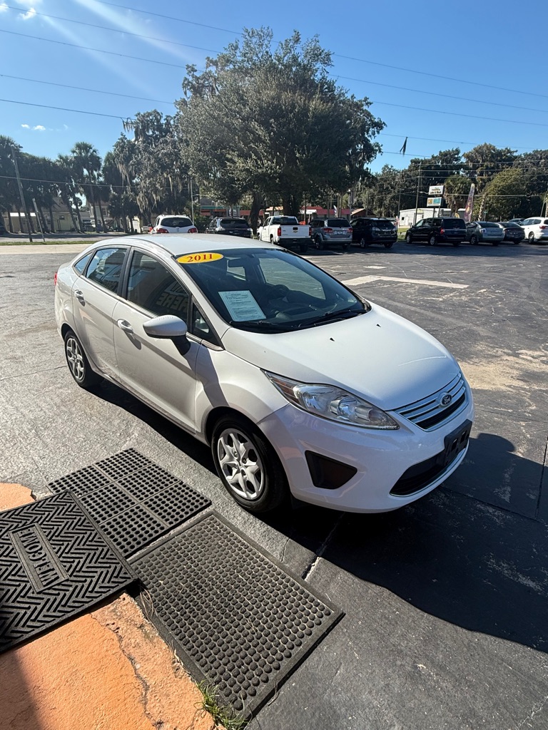 Photo 3 of this FORD FIESTA