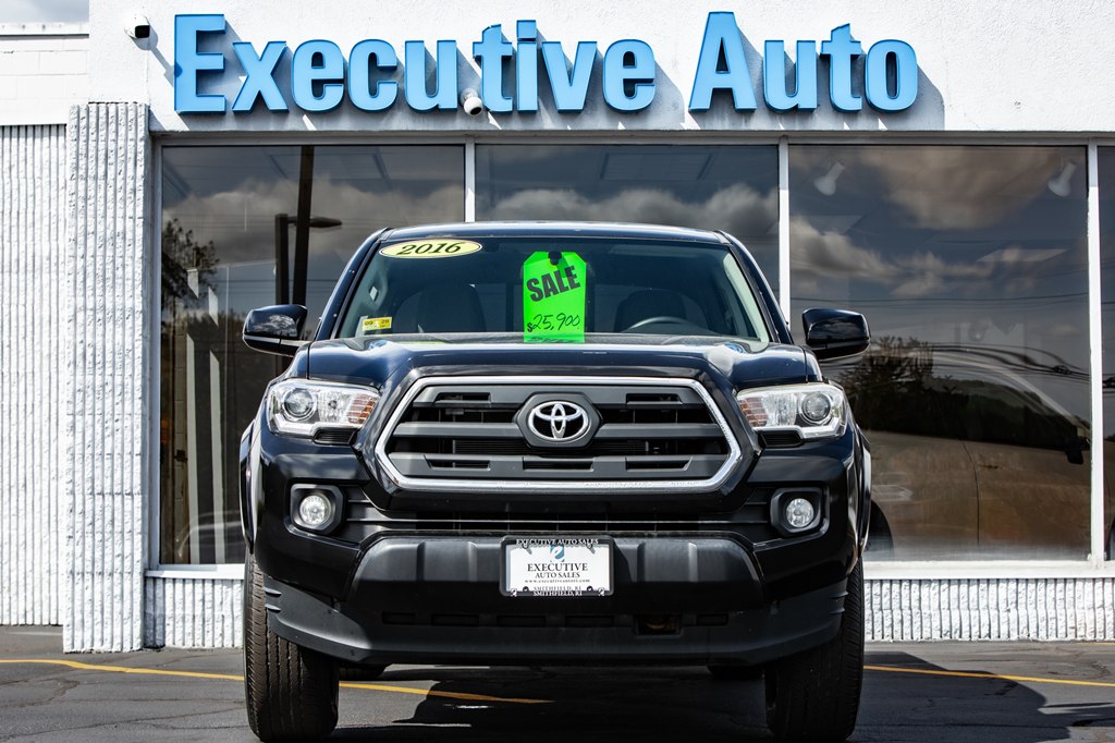 Photo 2 of this TOYOTA TACOMA
