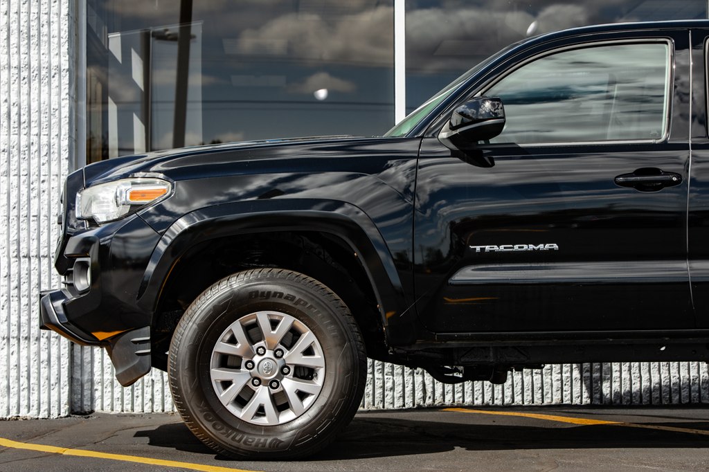 Photo 11 of this TOYOTA TACOMA