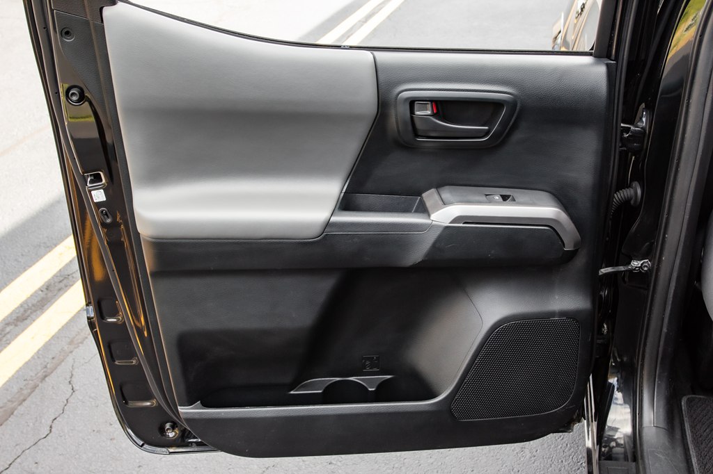 Photo 27 of this TOYOTA TACOMA