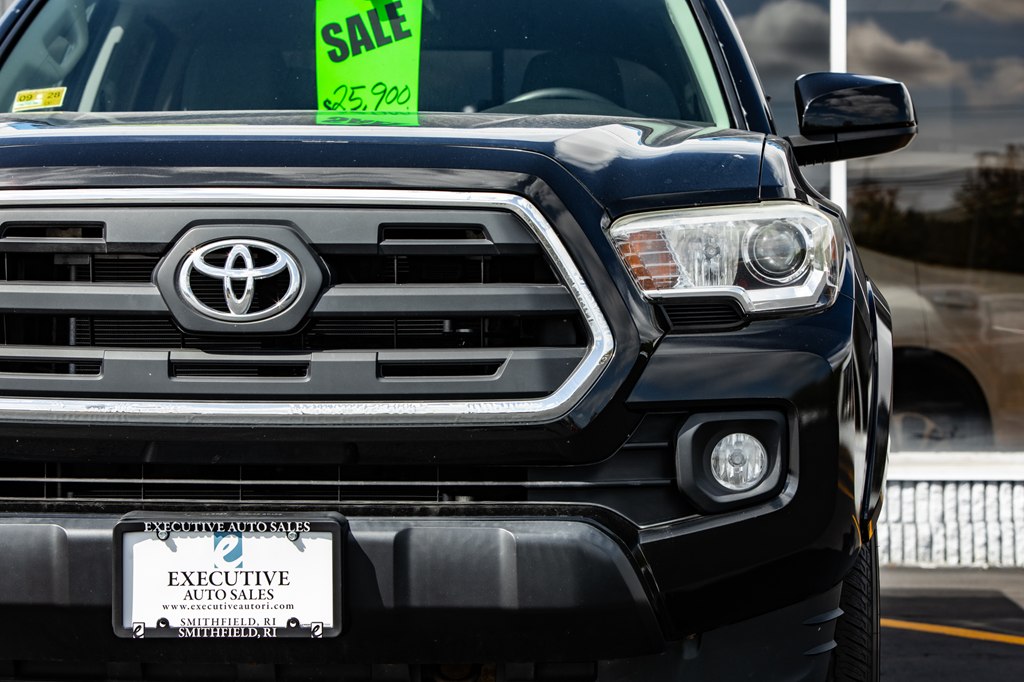 Photo 13 of this TOYOTA TACOMA
