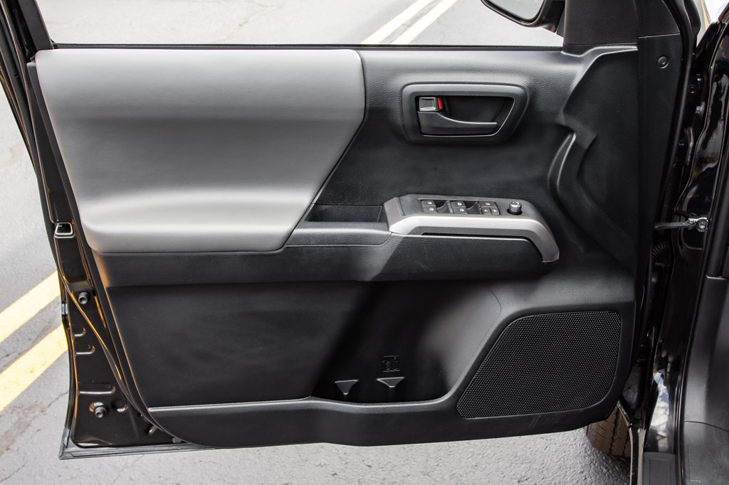 Photo 26 of this TOYOTA TACOMA