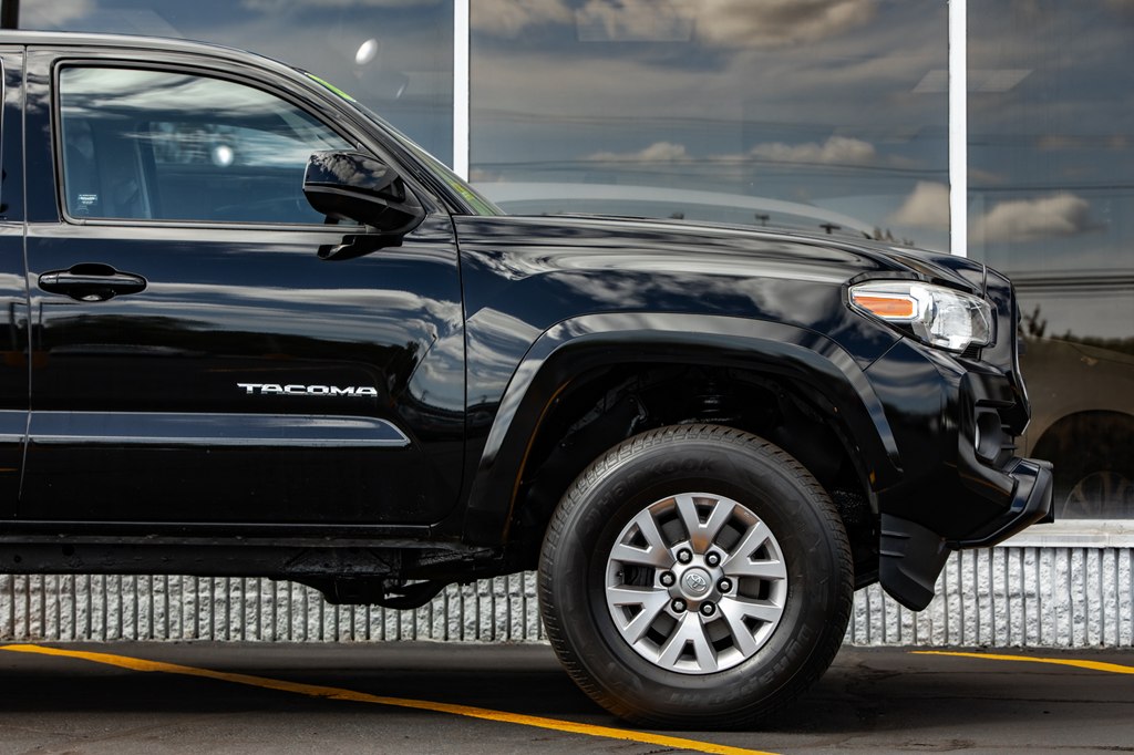 Photo 10 of this TOYOTA TACOMA
