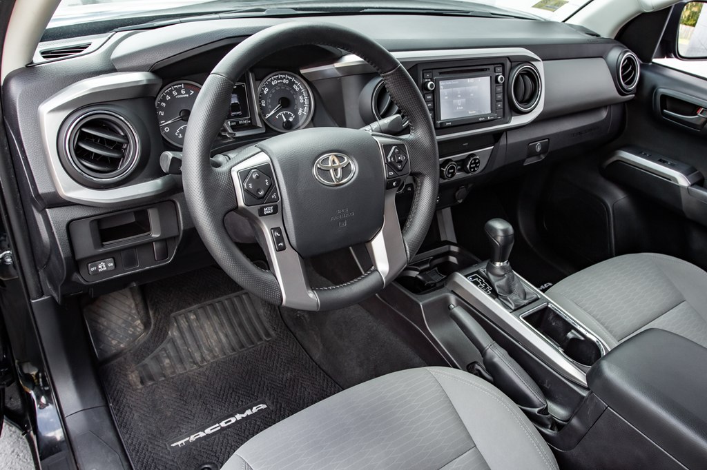 Photo 17 of this TOYOTA TACOMA