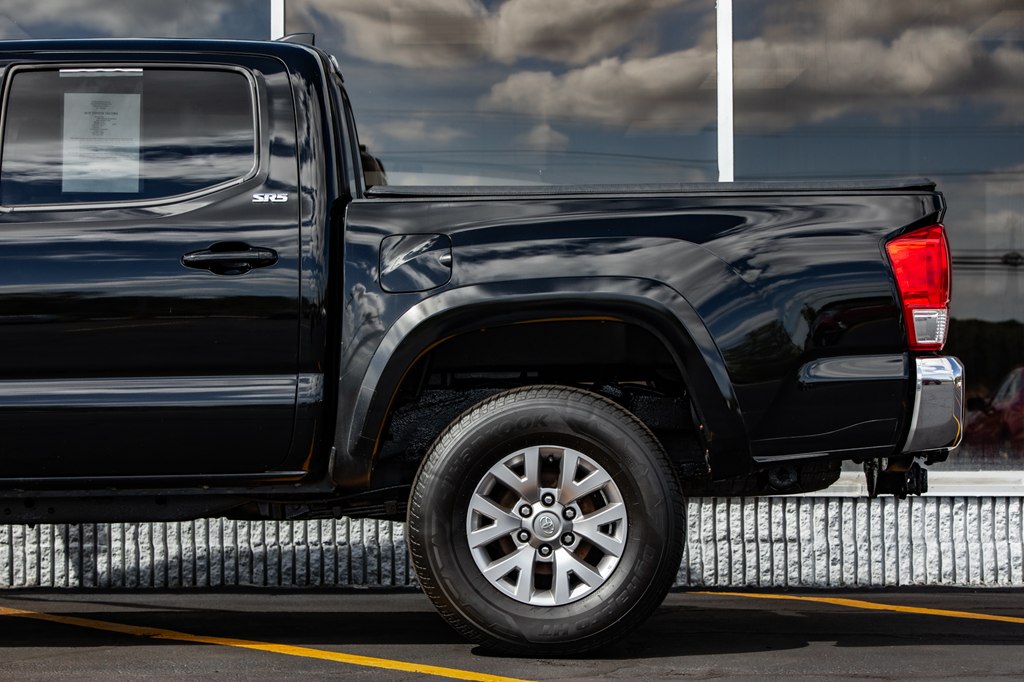 Photo 12 of this TOYOTA TACOMA