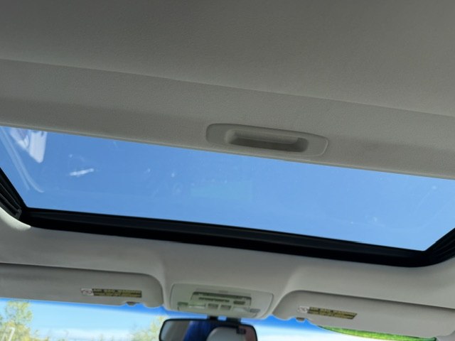 Photo 12 of this LEXUS ES