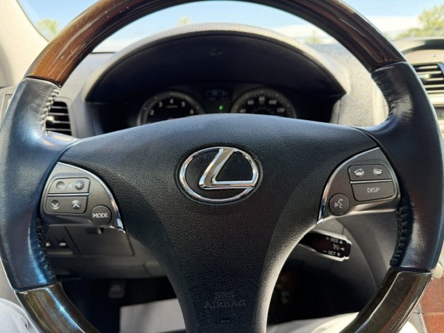 Photo 16 of this LEXUS ES