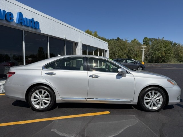 Photo 2 of this LEXUS ES