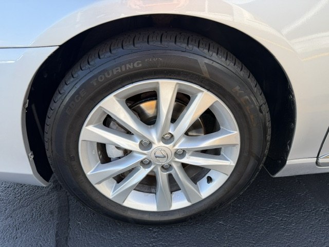 Photo 7 of this LEXUS ES