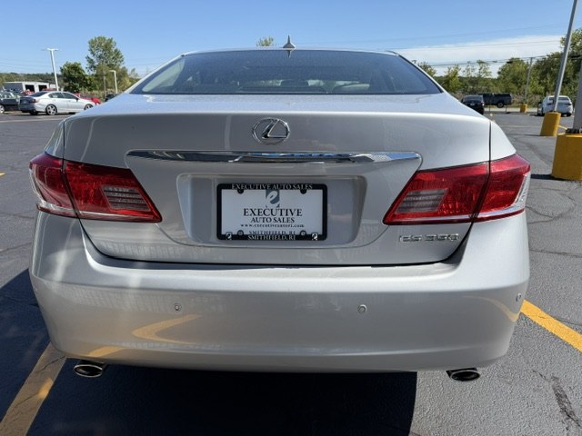Photo 3 of this LEXUS ES
