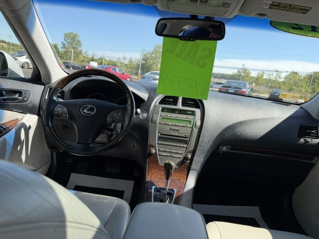 Photo 11 of this LEXUS ES