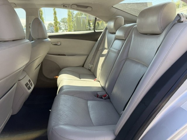 Photo 10 of this LEXUS ES