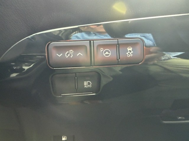 Photo 21 of this TOYOTA PRIUS