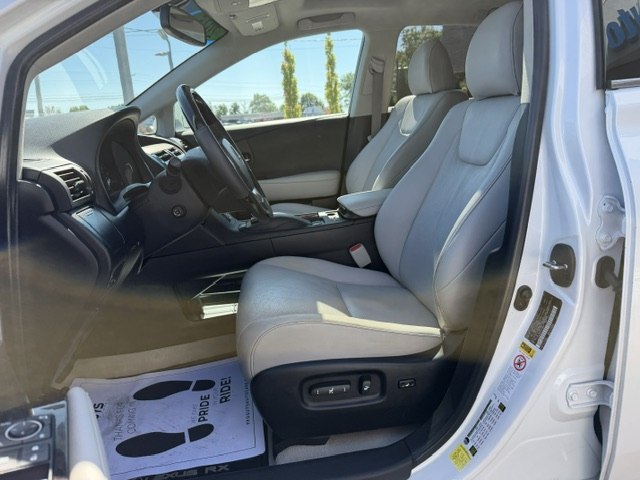 Photo 8 of this LEXUS RX