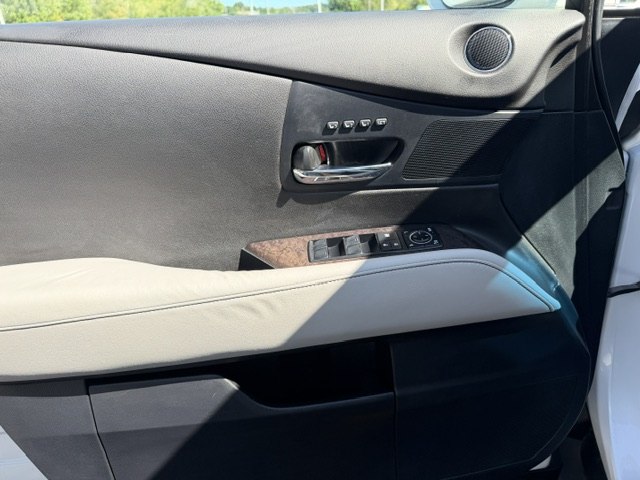 Photo 9 of this LEXUS RX