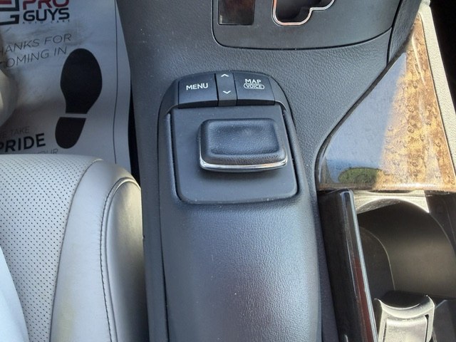 Photo 21 of this LEXUS RX