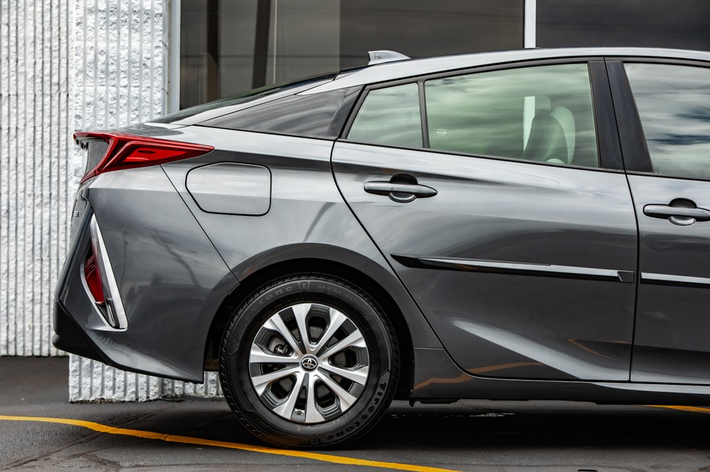 Photo 9 of this TOYOTA PRIUS PRIME