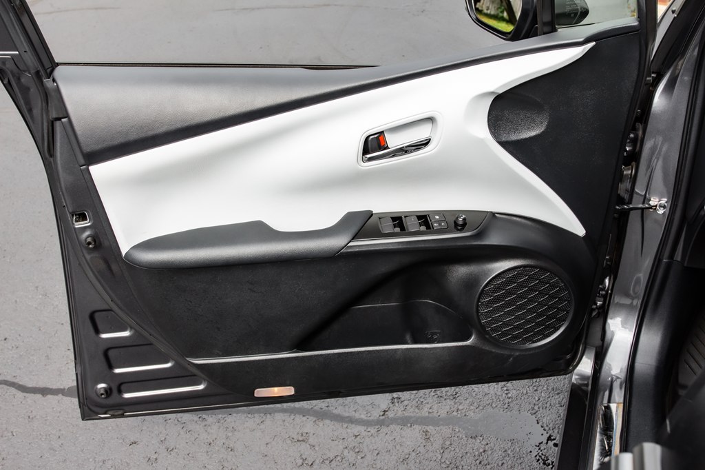 Photo 25 of this TOYOTA PRIUS PRIME
