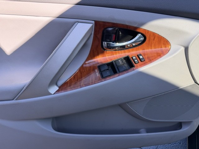 Photo 9 of this TOYOTA CAMRY