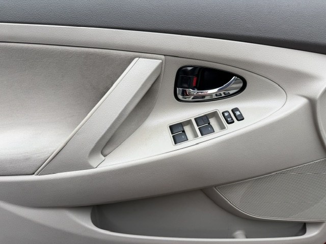 Photo 9 of this TOYOTA CAMRY