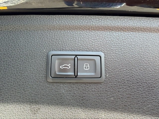 Photo 15 of this AUDI Q5