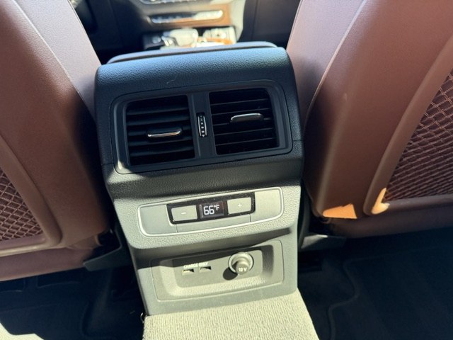 Photo 11 of this AUDI Q5