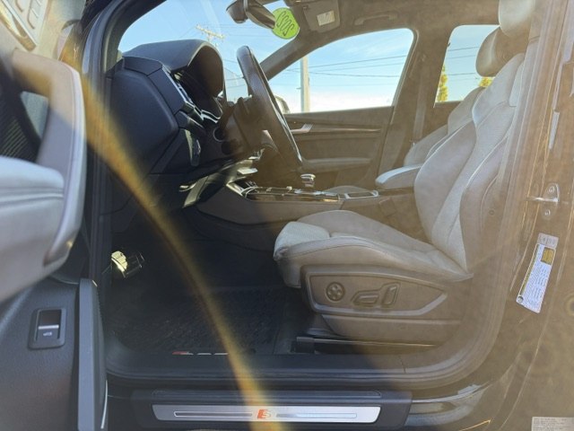 Photo 8 of this AUDI SQ5